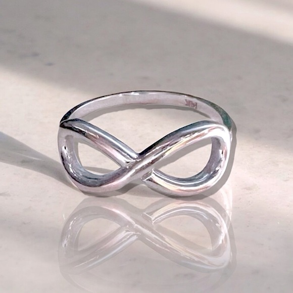 Solid 14K White Gold Infinity Symbol Ring. 14K White Gold Band Style about 5.5 - Picture 7 of 15